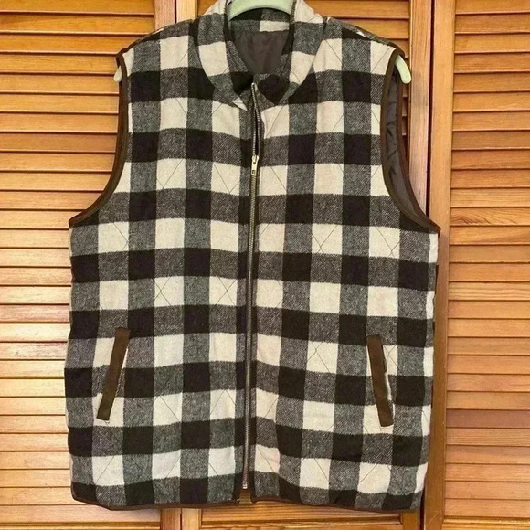 Jackets & Blazers - Woman’s 2X Brown and Cream Plaid Vest. Faux leather trim.